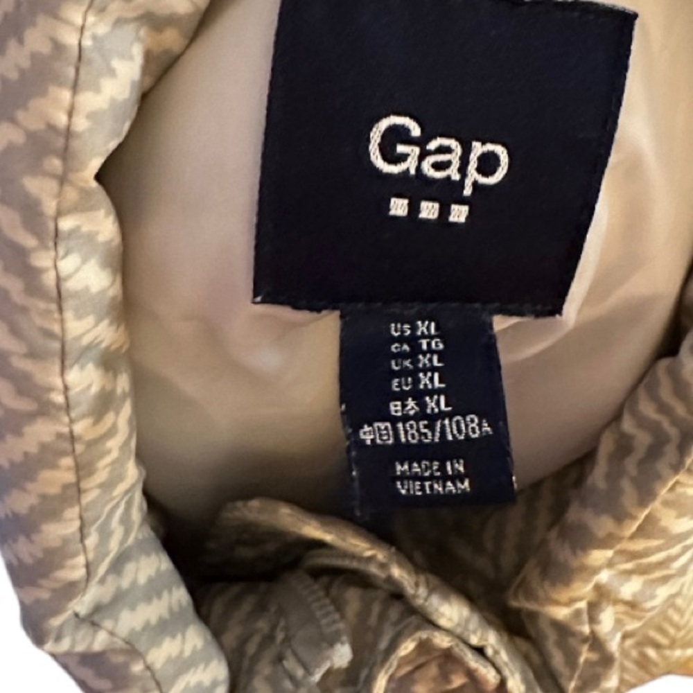 Gap Puffer Vest - Picture 4 of 5